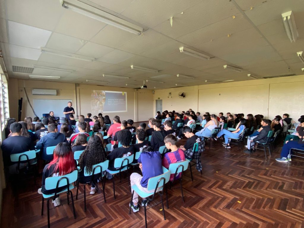 Projeto Sinais, que visa combater violência entre crianças e adolescentes, chega a escola de Sapiranga.