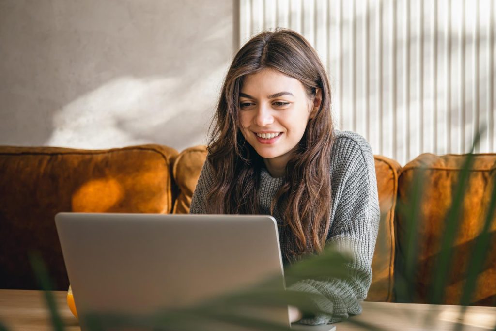Psicologia e Inteligência Artificial: IENH aposta em aprendizagem imersiva e forma novos profissionais com tecnologia e empatia Psicologia e IA: IENH tem aprendizagem imersiva na prática