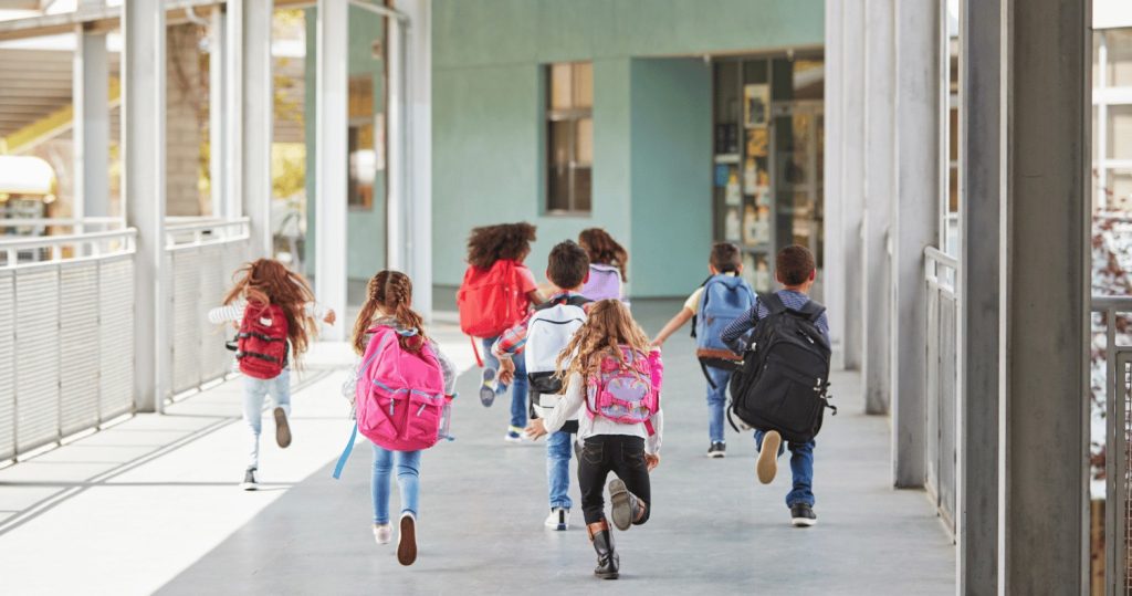 Secretaria de Educação abre período de rematrículas e inscrições para 2026 em Novo Hamburgo SMED abre rematrículas e inscrições para o ano letivo de 2026. Crédito: Monkey Business Images