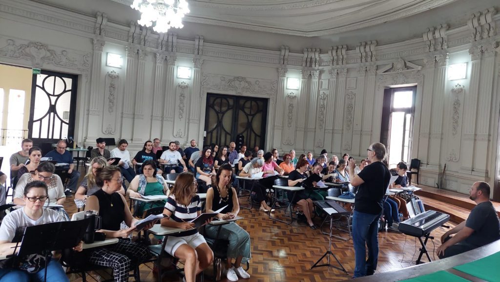 Camerata Presto apresenta o Réquiem de Mozart em São Leopoldo e Porto Alegre Ensaio realizado no último sábado (25) com os corais que integrarão os espetáculos da Camerata Presto. Foto: Divulgação