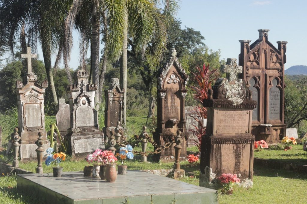 Projeto Cemiterios patrimoniais tem ação no Travessão. Foto Ingrid Arandt