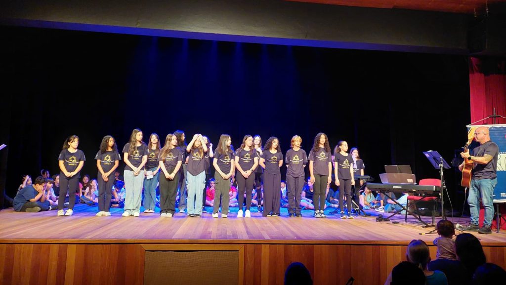 Mostra de Canto Coral reúne mais de 100 alunos e emociona público em São Leopoldo Canto Coral emociona no encerramento de oficinas. Foto: Elizabeth Renz