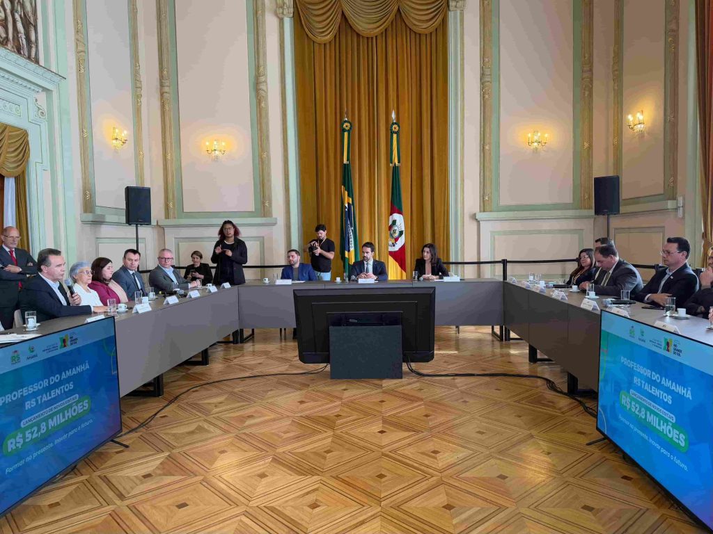 Com a presença do reitor da Universidade Feevale, estado abre novos editais para bolsas de cursos de licenciatura e engenharia. Foto: Andrieli Siqueira/Universidade Feevale