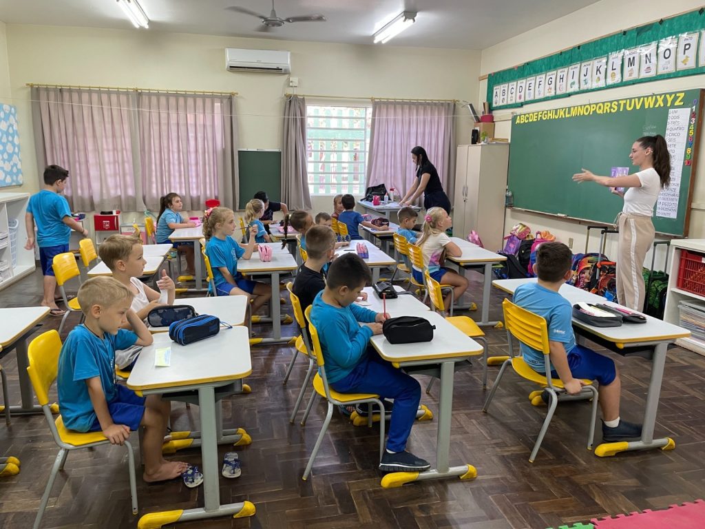 Oportunidades de estágio são voltadas a estudantes de licenciaturas e pedagogia, com vagas imediatas e cadastro reserva. Foto: Sandra Costa/Decom-PMEV