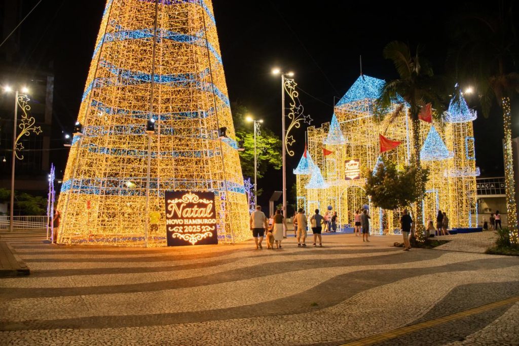 Iluminação especial e decoração temática marcaram o Natal na Praça do Imigrante e terá mais em 2026. Foto: Ramon Belmonte/PMNH