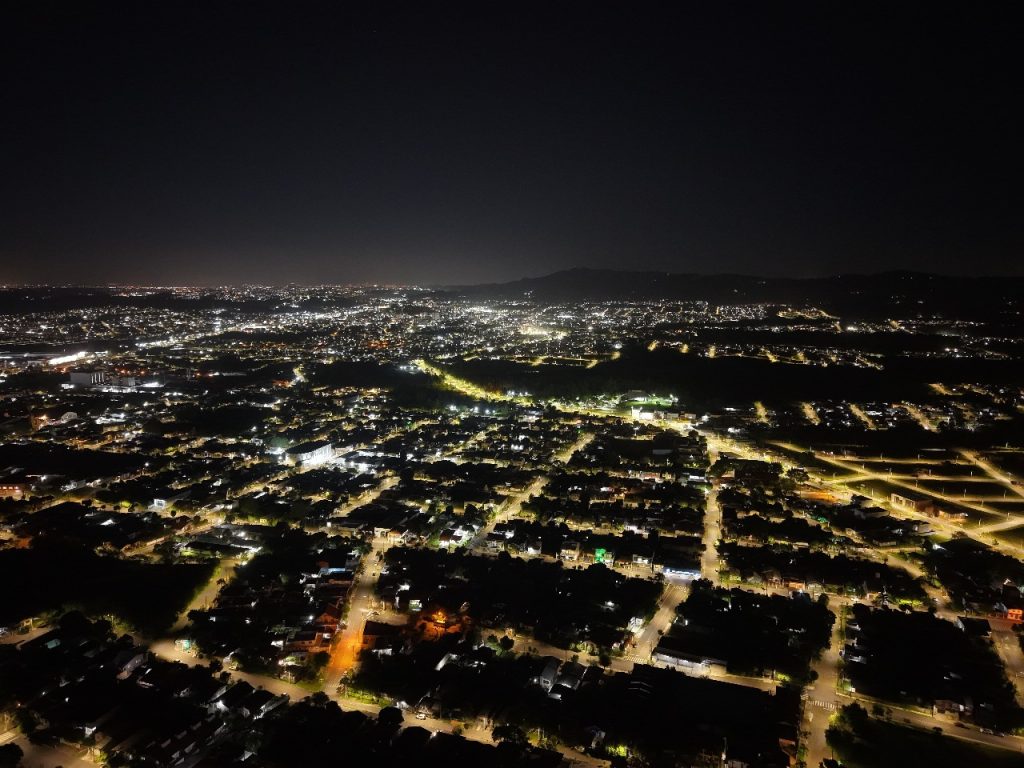 A modernização da iluminação pública trouxe mais eficiência, economia de energia e segurança para os espaços urbanos de Sapiranga. Foto: arquivo PMS