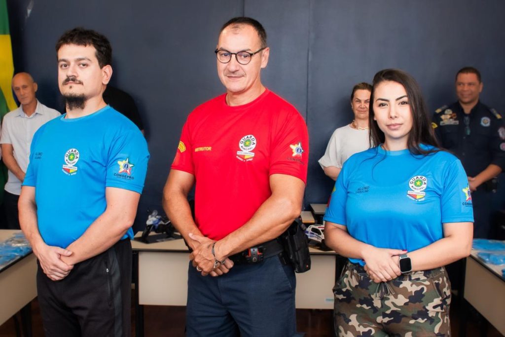 Entrega dos uniformes marcou mais uma etapa da formação dos novos agentes, a iniciativa integra o curso preparatório da Guarda Municipal. Foto: Ramon Belmonte / PMNH