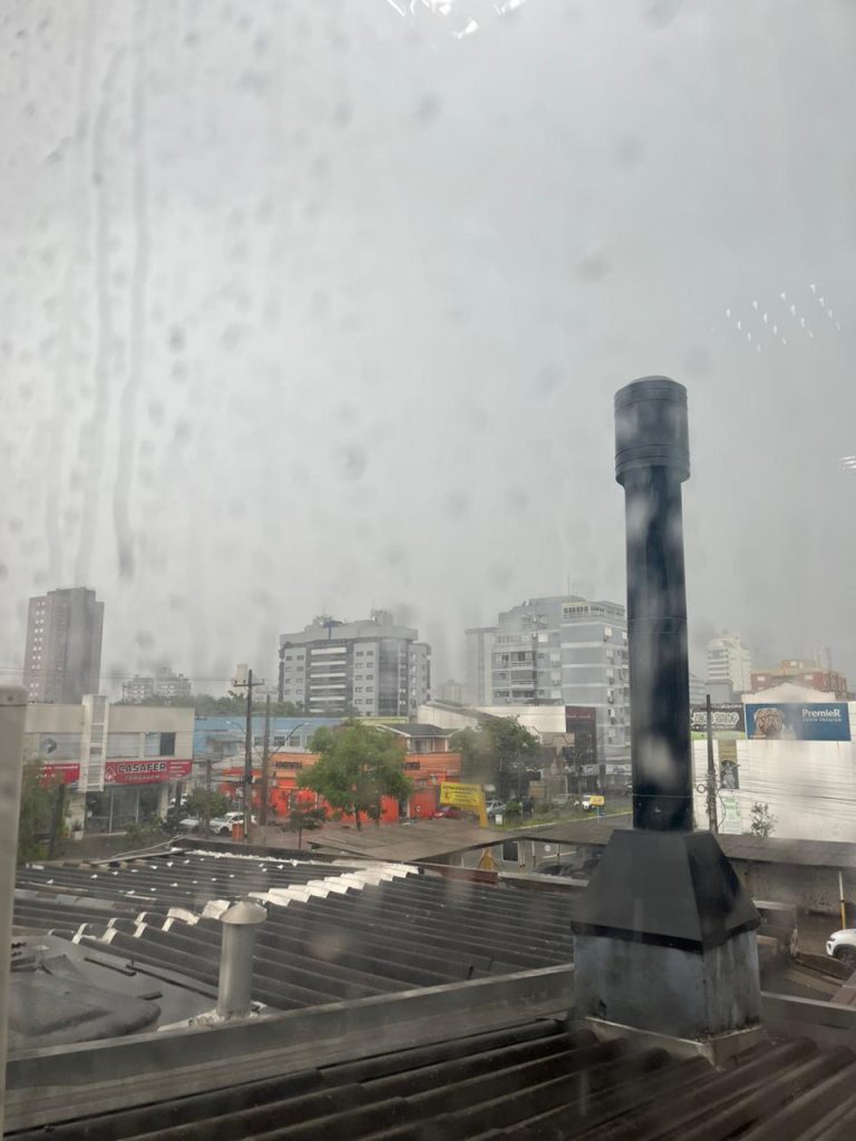 Condição do tempo na região com tempestade e granizo, alerta a Defesa Civil RS. Foto: Maria Eduarda de Melo Pires