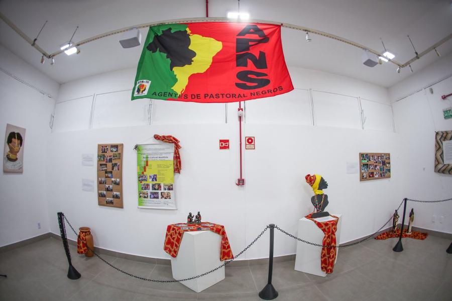 Galeria Liana Brandão recebe inscrições para novas exposições até sexta-feira (27) Exposição na Galeria Liana Brandão integra a programação cultural do município e reúne trabalhos selecionados por meio de edital público. Foto: Divulgação Secult
