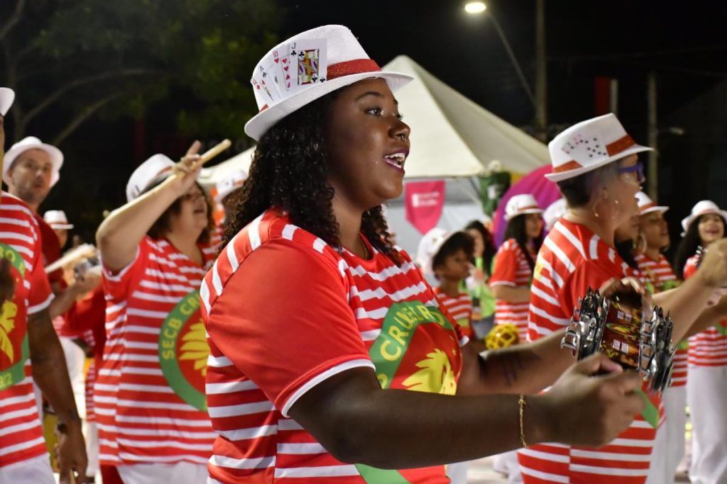 Carnaval 2026 em Novo Hamburgo terá formato descentralizado e programação nos bairros Carnaval 2026 em Novo Hamburgo retorna com apresentações nos bairros, valorizando a tradição das escolas de samba e a participação da comunidade. Foto: Arquivo/PMNH