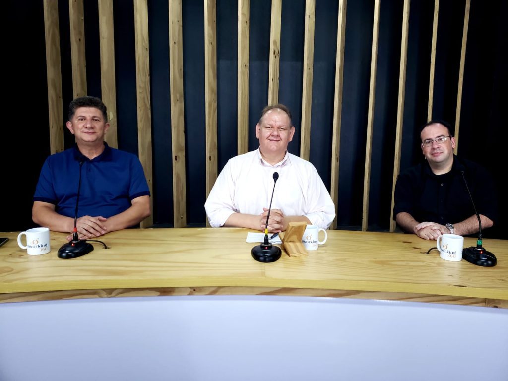 Novo Hamburgo 100 anos: as disputas políticas, alianças e rupturas que moldaram a cidade 1 Rodrigo Luís dos Santos e Paulo Daniel Spolier para analisar o contexto da emancipação, as articulações entre Novo Hamburgo, São Leopoldo e Campo Bom e os reflexos estaduais e nacionais na política local. Foto: Arquivo/Vale TV