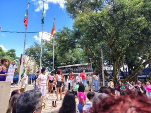 Feminicídio é lembrado em ato simbólico com 16 sapatos em Novo Hamburgo 4 Fotos: Divulgação