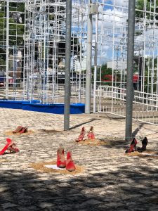 Feminicídio é lembrado em ato simbólico com 16 sapatos em Novo Hamburgo 1 Fotos: Divulgação