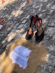 Feminicídio é lembrado em ato simbólico com 16 sapatos em Novo Hamburgo 2 Fotos: Divulgação
