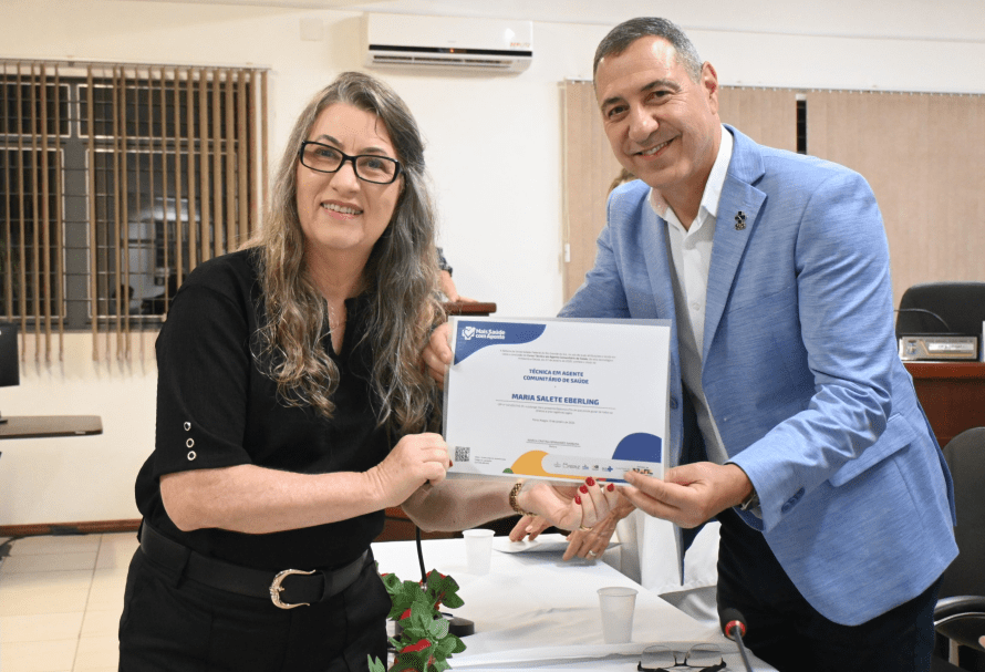 Formação qualifica profissionais da saúde de Dois Irmãos Formação concluída por profissionais da saúde marca mais um passo na qualificação do atendimento à comunidade de Dois Irmãos. Foto: Prefeitura de Dois Irmãos