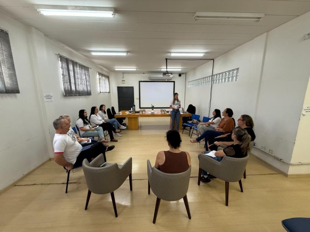 Estância Velha realiza encontro do grupo voltado à primeira infância Reunião do Grupo Intersetorial Criança na Cidade reuniu representantes das secretarias para planejar ações voltadas à primeira infância no município. Foto: Richard Silva/Decom