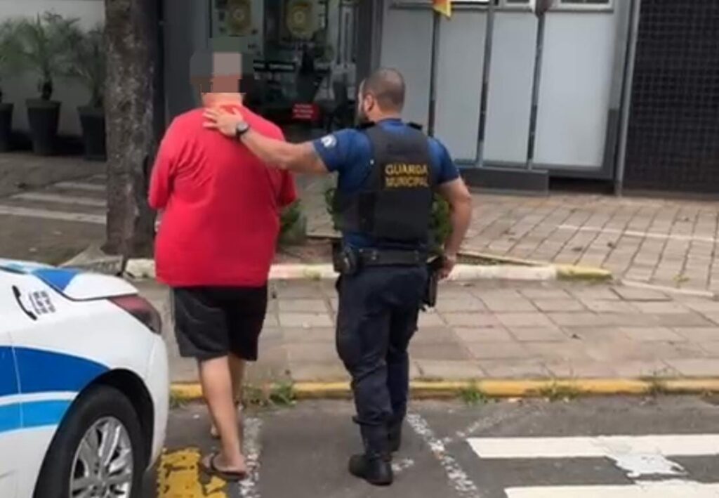Homem foi encaminhado à delegacia após abordagem da Guarda Municipal em ocorrência de trânsito e violência contra a mulher em Novo Hamburgo. Foto: Reprodução / Prefeitura de Novo Hamburgo