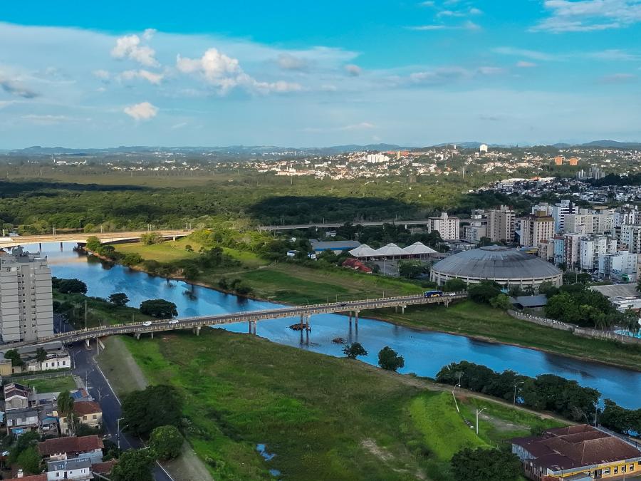 São Leopoldo vai receber projeto para construção de 26 casas sustentáveis a famílias atingidas pelas enchentes de 2024 Projeto de casas sustentáveis em São Leopoldo prevê moradias para famílias que perderam suas casas nas enchentes de 2024. Foto: Divulgação PMSL