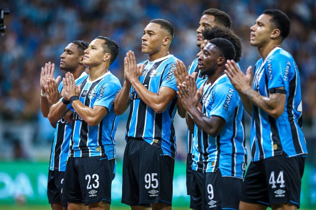 Grenal 450 na Arena terminou com vantagem tricolor, após gols de Enamorado, Amuzu e um contra, no jogo de ida da final do Gauchão. Foto: Lucas Uebel/Grêmio FBPA