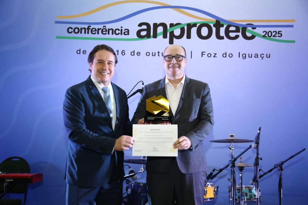 Tecnosinos recebeu o Troféu Telmo Silva Araújo. Foto: Divulgação