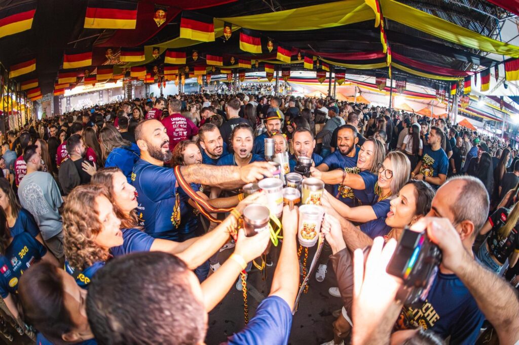 Público ultrapassou 70 mil visitantes e celebrou o 43º Festival de Kerb de Estância Velha com muita animação. Foto: Marco Federhen/Especial Kerb - Rodrigo Ziebell / G