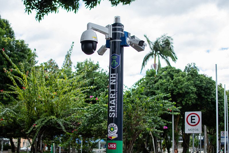 SmartNH reforça segurança e amplia prisões da Guarda Municipal em Novo Hamburgo SmartNH já auxiliou em dezenas de prisões e recapturas com apoio do reconhecimento facial em Novo Hamburgo. Foto: Ramon Belmonte / PMNH