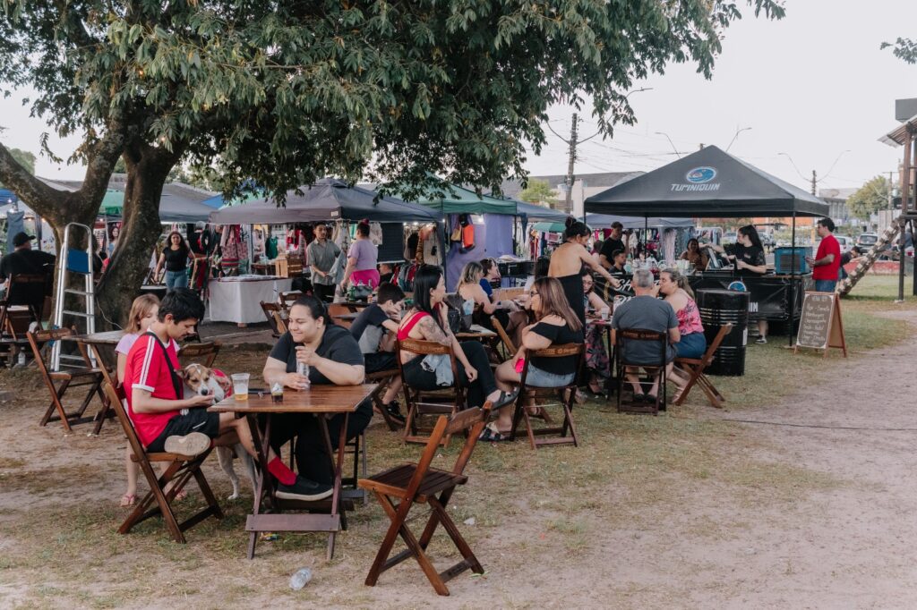 Comunidade volta a ocupar a Praça do Rissul com música, gastronomia e ações do Transforma Feitoria. Foto: Divulgação