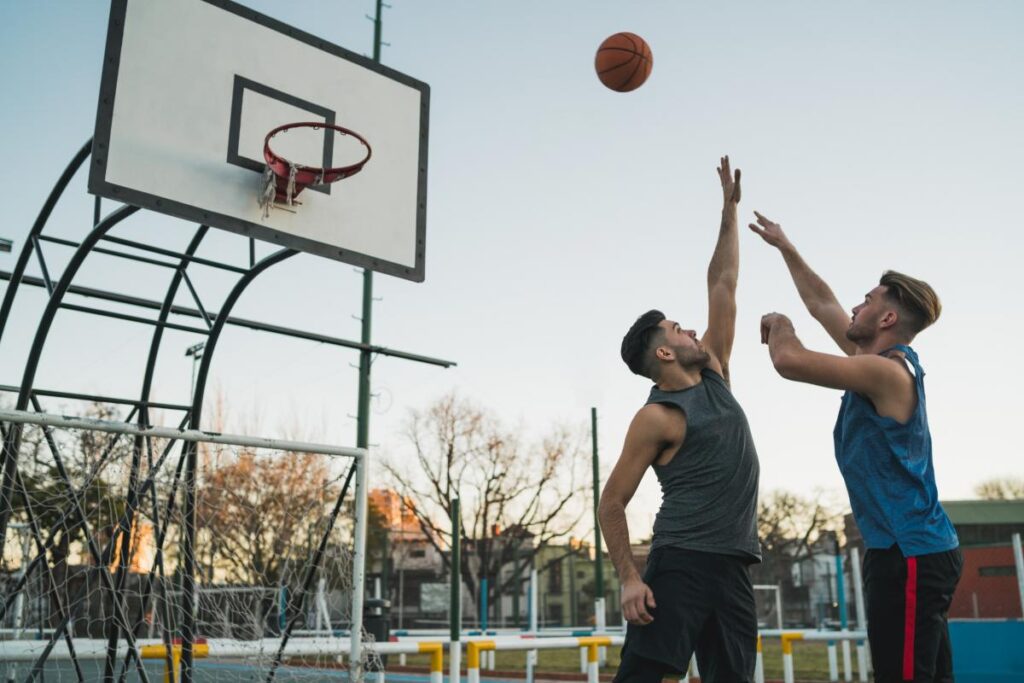 Mais de 50 atletas participam da competição de basquete 3x3 neste domingo na Praça do Foguete. Foto: Divulgação/Internet