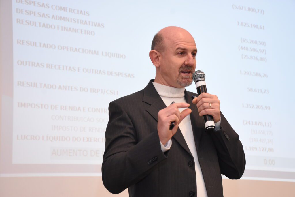 Lauri Bencke explicou como a Reforma Tributária vai impactar o cálculo de impostos, preços e a rotina das empresas. Foto: Divulgação