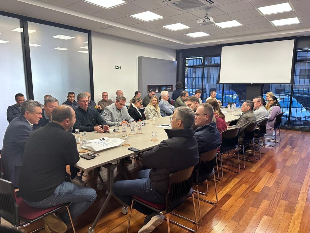 Moda gaúcha ganha movimento para fortalecer integração entre empresas e entidades no Estado Encontro reuniu representantes para discutir propostas que fortalecem a moda gaúcha e incentivam a atuação integrada do setor no Estado. Foto: Divulgação