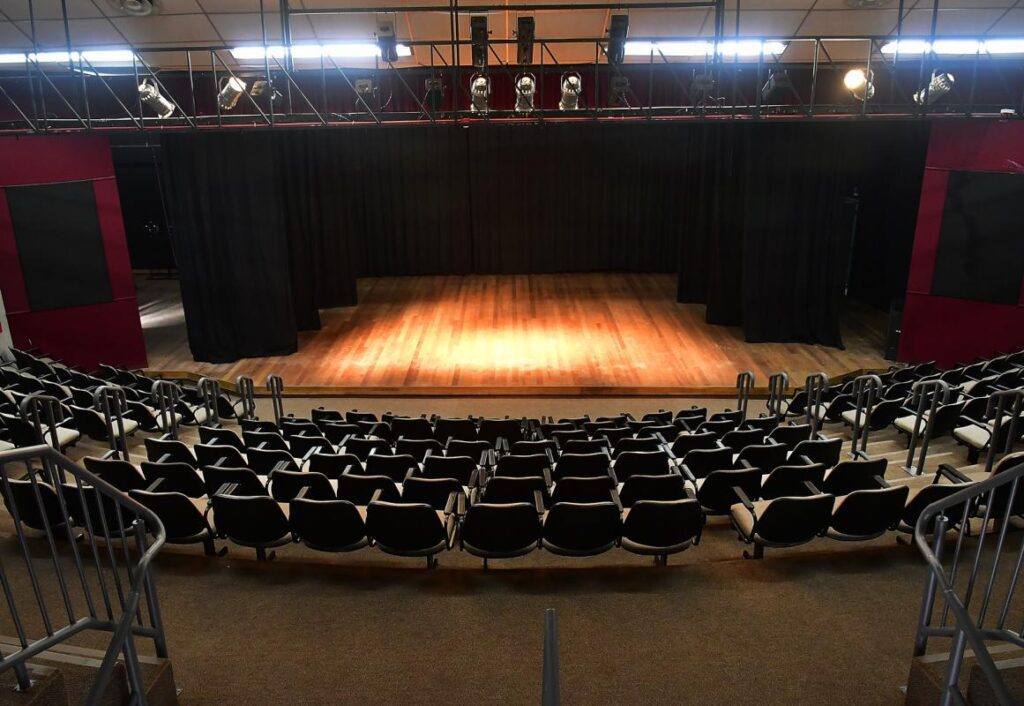 Teatro Municipal recebe apresentações de dança e teatro neste fim de semana em Novo Hamburgo Teatro Municipal recebe neste fim de semana atrações que valorizam a produção artística local e aproximam a comunidade das artes cênicas. Foto: Divulgação / PMNH / Arquivo