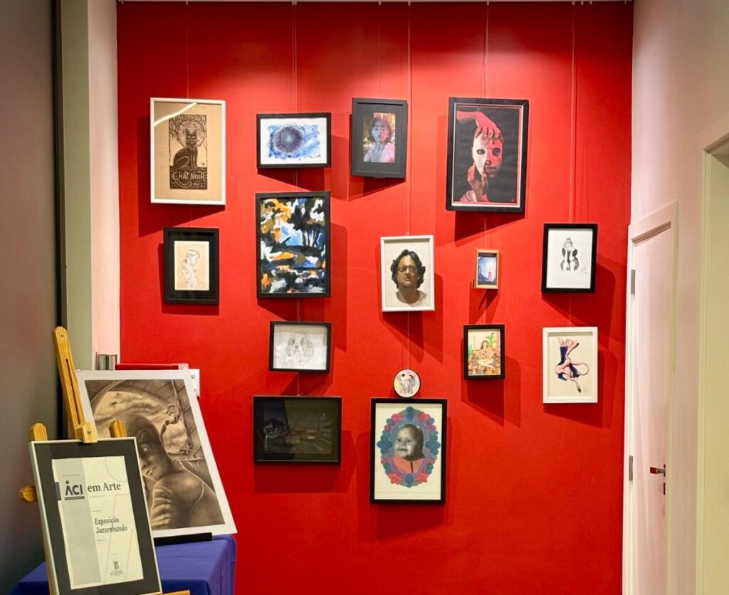 Exposição do Jazzenhando reúne desenhos e pinturas no Espaço Conexão ACI, em Novo Hamburgo Obras do coletivo Jazzenhando valorizam as artes visuais e ocupam de forma criativa os espaços culturais de Novo Hamburgo. Foto: Divulgação