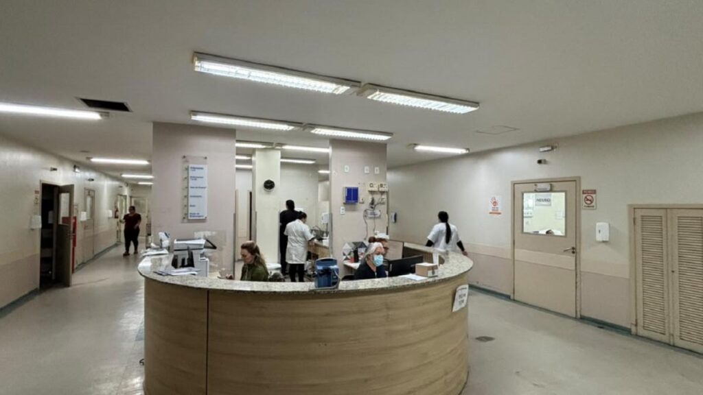 Plano de Alta melhora gestão de leitos no Hospital Municipal de Novo Hamburgo Projeto prevê a revisão diária dos prontuários para tornar a gestão de leitos mais eficiente no Hospital Municipal. Foto: Joceline Silveira/FSNH