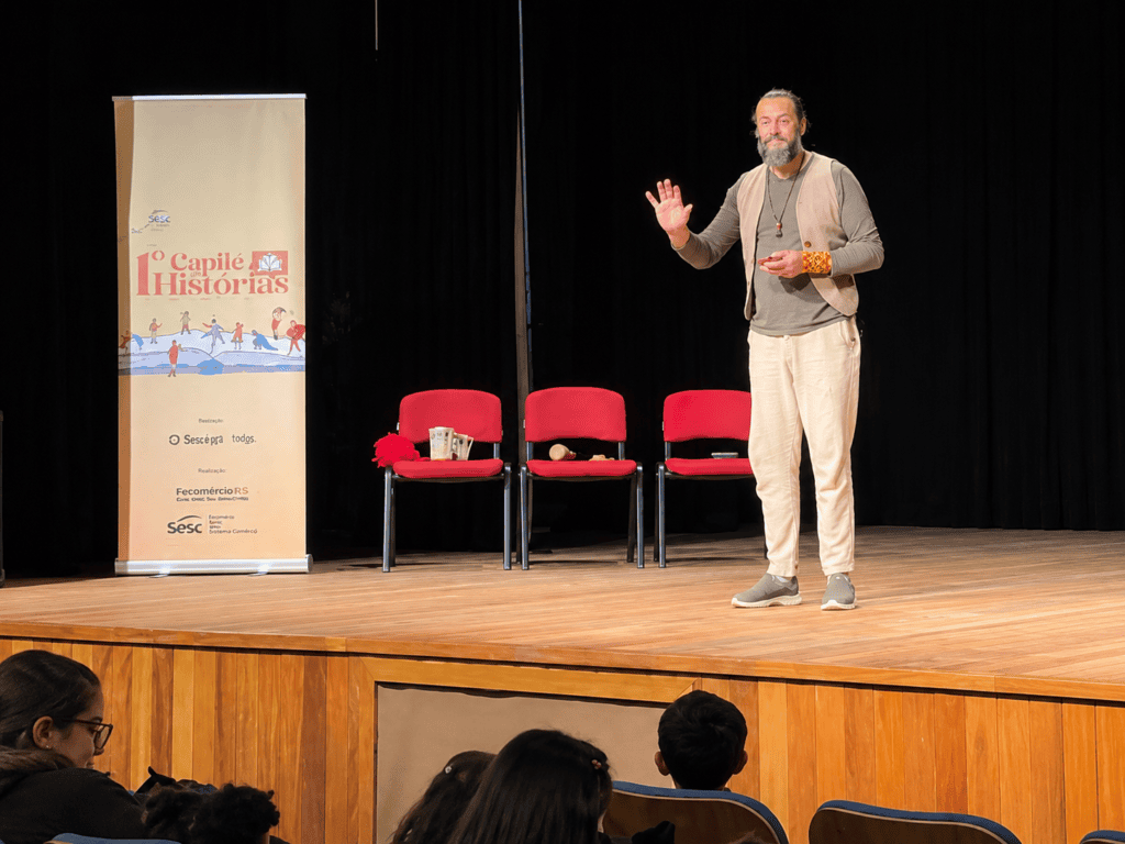 Capilé de Histórias espalha literatura e contação de histórias por São Leopoldo Contação de histórias durante o Capilé de Histórias em São Leopoldo