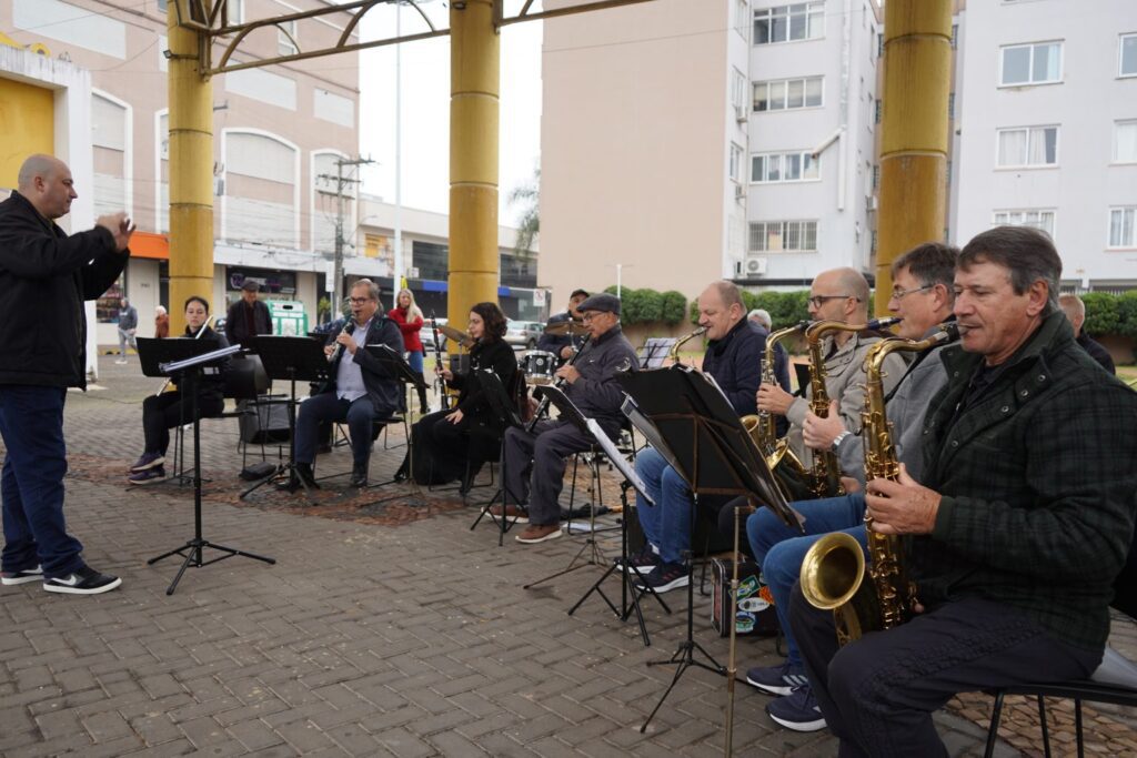 Banda Municipal de Campo Bom realiza ensaio aberto no Largo Irmãos Vetter banda municipal