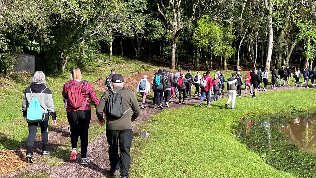 Caminhada de 14 quilômetros celebra os 67 anos de Dois Irmãos
