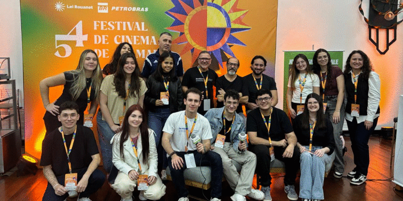Estudantes da Feevale cobrem Festival de Cinema de Gramado com mais de 40 participantes Estudantes da Feevale no Festival de Cinema de Gramado