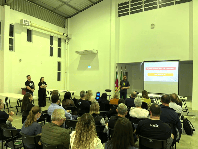 Dois Irmãos inicia atualização do Plano Municipal de Turismo Comunidade participou do primeiro encontro e contribuiu com sugestões para o futuro do turismo em Dois Irmãos. Foto: Divulgação/Prefeitura de Dois Irmãos