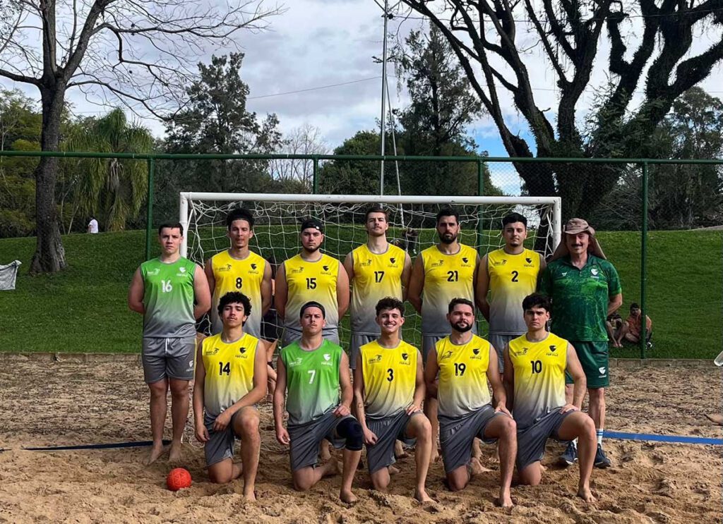 Equipe masculina conquistou o título da etapa e segue embalada no Campeonato Gaúcho de handebol de areia. Foto: divulgação/Universidade Feevale