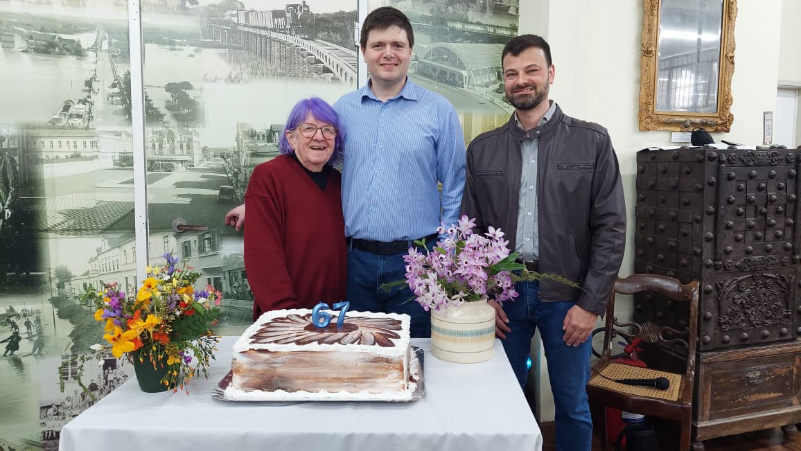 Museu Histórico Visconde de São Leopoldo celebra 67 anos 3 Elaine Klumb, Cássio Tagliari e Guilherme da Cunha Martins Filho na celebração do Museu Histórico