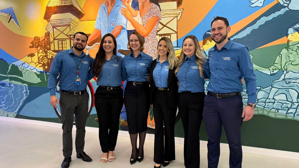 Ailos Viacredi Alto Vale inaugura novo posto de atendimento em Igrejinha Equipe da Ailos Viacredi Alto Vale no novo posto em Igrejinha - Foto: Divulgação