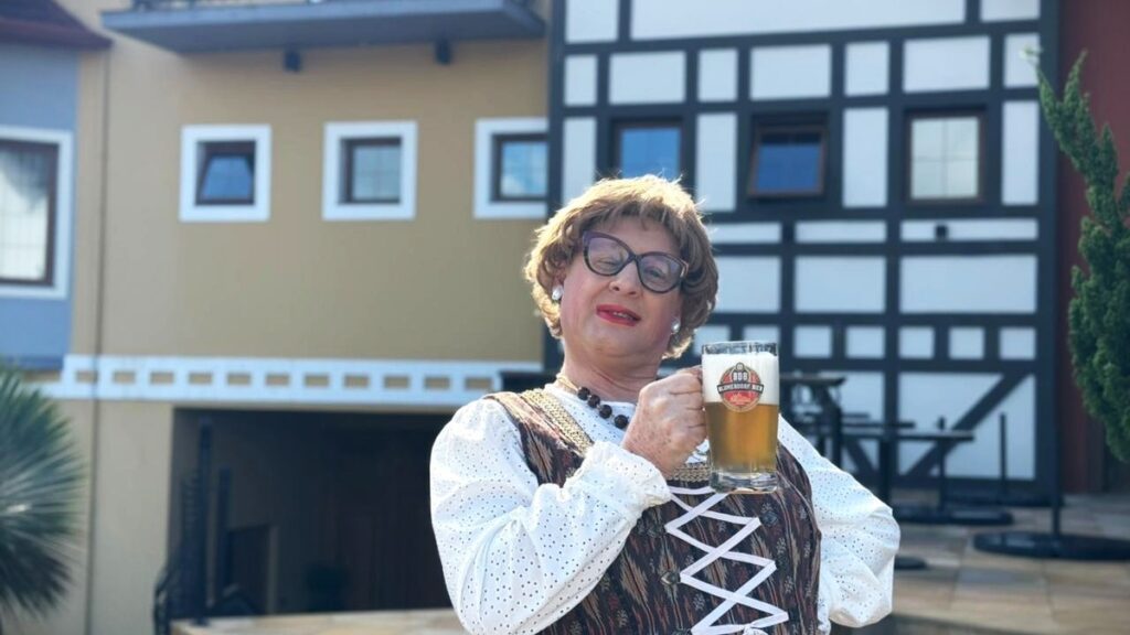 Blumendorf recebe intercâmbio cultural em Nova Hartz 1 Herta, personagem interpretada por Betinho Klein