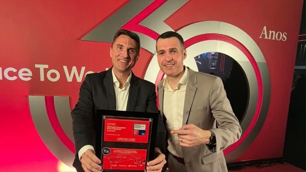 Ailos Viacredi Alto Vale fica entre as 20 melhores empresas de médio porte para trabalhar no Brasil Representantes da Ailos Viacredi Alto Vale com o reconhecimento do Ranking Brasil GPTW
